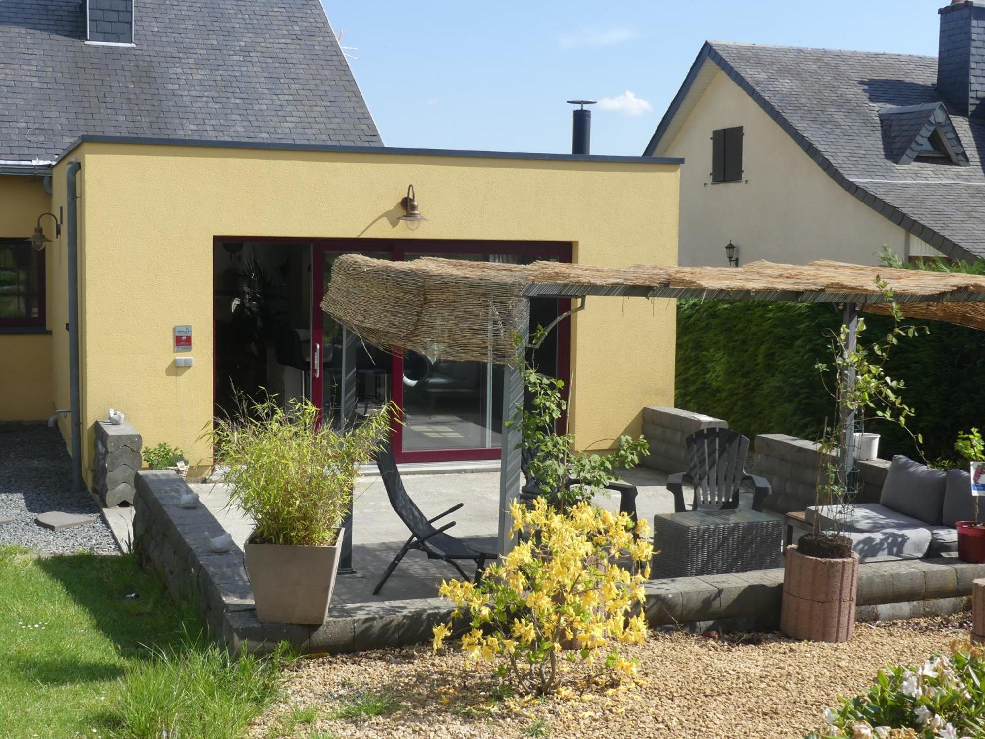 La Maison Jaune * Sainte-Cécile